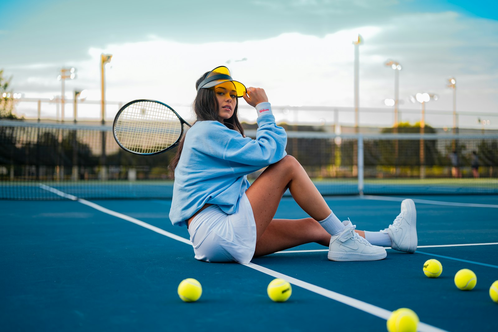 Court de tennis, filet et lignes blanches